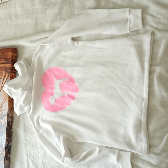 Pink Victoria Secret sweater - Picture 8 of 17
